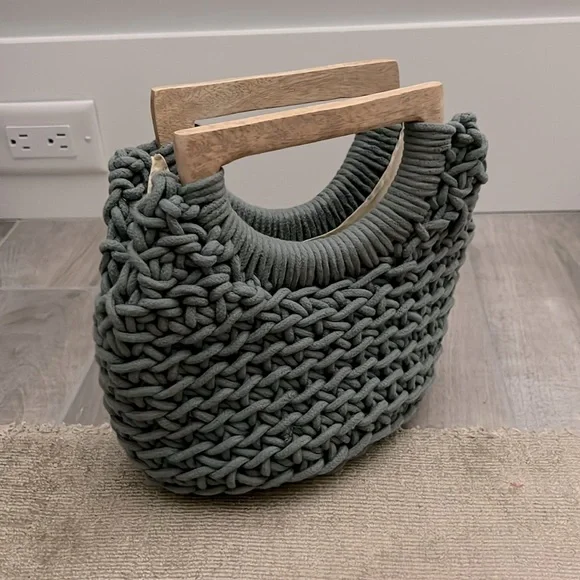 Crochet style bag w/ wood handles - Picture 1 of 5